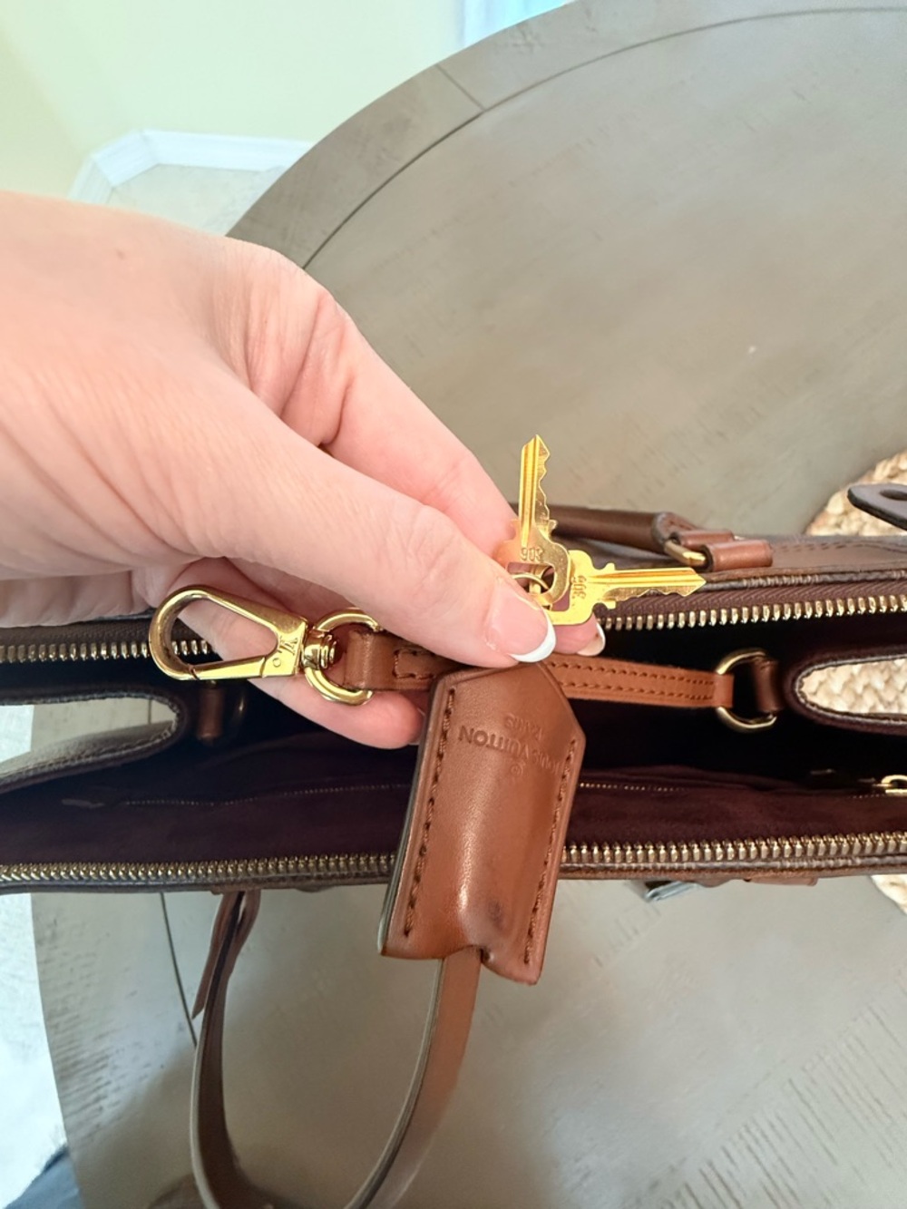 Authentic Louis Vuitton Greenwich PM â Damier Ebene - Picture 6 of 16